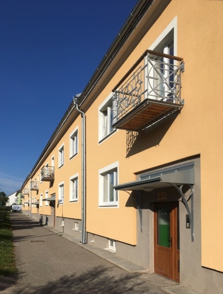 Revitalizace bytových domů v Milíně s použitými montážními prvky Dosteba